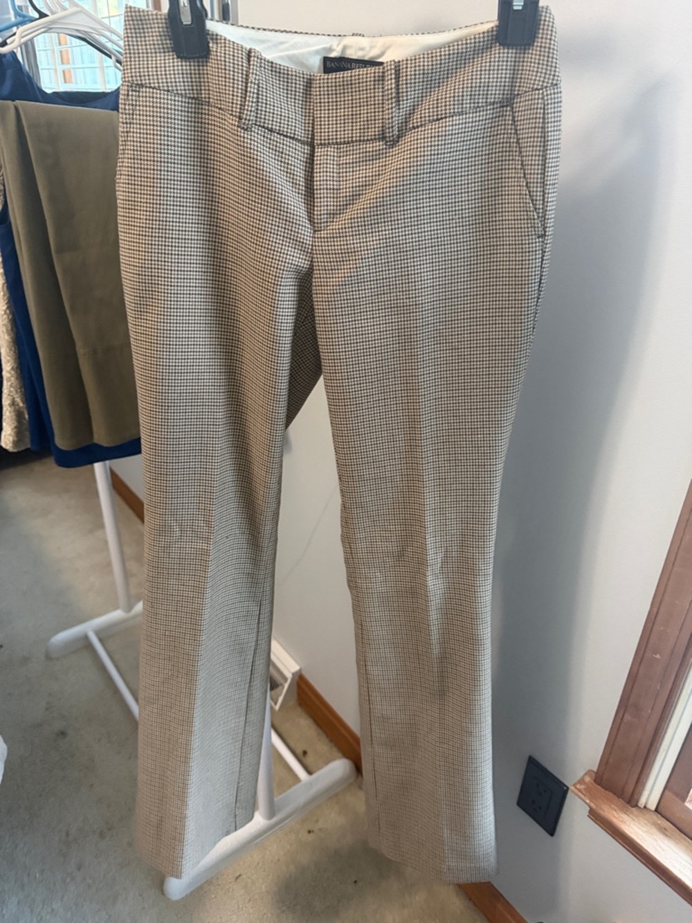 Banana Republic women’s Beige Houndstooth Dress Pants